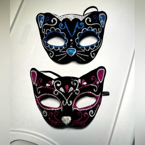 2 pack Halloween kittie cat masquerade masks. Elastic strap back. Pink and blue.